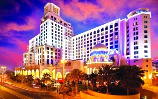 فنادق دبي ترفع لافتة كامل العدد في العيد