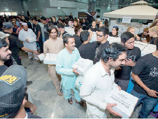 الاتحاد للطيران تُقيم إفطاراً لـ 5 آلاف عامل