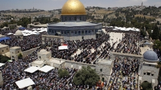 الأقصى يغلق أبوابة أمام الزوار غير المسلمين حتى نهاية رمضان