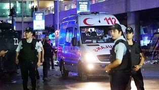 Turkish government: Istanbul Ataturk Airport explosions kill 28