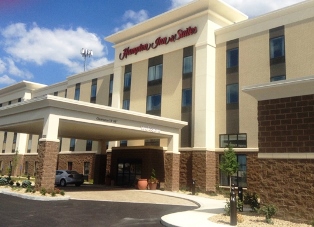 New Hampton Inn & Suites by Hilton Opens in Cincinnati Suburb of Mason