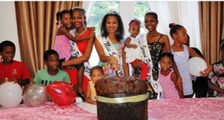 Miss Seychelles…another world 2016 spends quality time with less fortunate children
