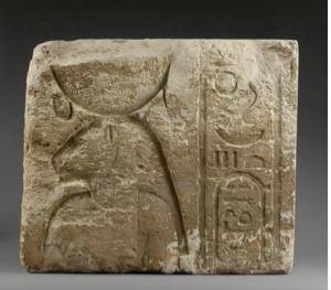 مصر تسترد لوحة حجرية تعود لعصر الملك نختنبو الثاني من فرنسا