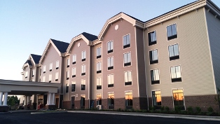 New Hampton Inn & Suites by Hilton Opens in Syracuse Suburb of Cazenovia