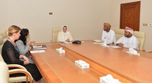 المحروقية تناقش مع موظفي السياحة الاستفادة من برنامج التخطيط للتنمية السياحية في المقاصد الناشئة