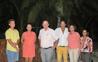 Tourism Minister of Seychelles calls on hotels on Praslin unannounced