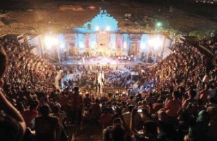 «جرش الأثرية» تتزين لانطلاق مهرجانها