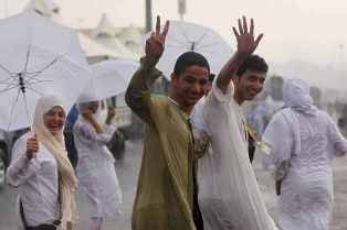 الأمطار تنعش أجواء أبها وتبشر بموسم سياحي ممطر