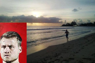 Liverpool goalie Simon Mignolet keeps up his training – on a Seychelles beach!