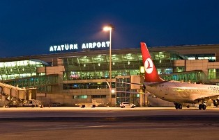 استئناف الرحلات الجوية بمطار اسطنبول بعد محاولة الانقلاب
