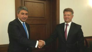 مصر تبحث مع روسيا استئناف حركة الطيران بين البلدين