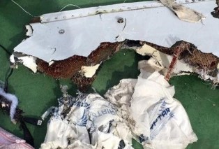 العثور على حطام يعتقد انه للطائرة المصرية قبالة ساحل حيفا