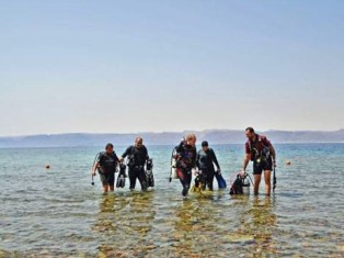 سياحة الغطس لون جديد بالاردن