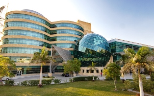 وزير السياحة المصرى ووفود مهرجان الافرو- صينى يزورون مستشفى سرطان الاطفال