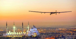 سولار إمبالس2 تعود الى أبوظبى بعد رحلتها حول العالم بدون وقود