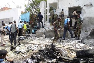 مصرع 8 أشخاص فى انفجارين بالقرب من مطار مقديشو