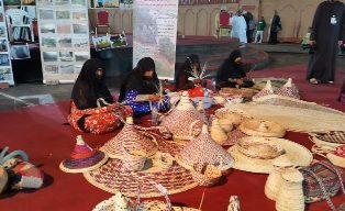 افتتاح القرية الحرفية بمهرجان صلالة السياحي