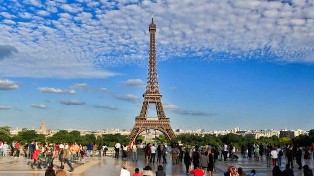 تراجع حجوزات السفر إلى فرنسا بنسبة 20%