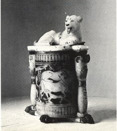 أنية عطور تعود لعصر الملك توت عنخ آمون تفوز كقطعة شهر أغسطس بالمتحف المصري