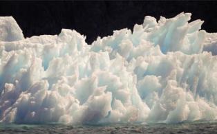 الاحتباس الحراري قد يحرر مخلفات سامة دفنت تحت الجليد في عهد الحرب الباردة