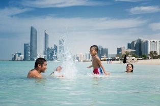 شواطئ أبوظبي استقبلت مليون زائر خلال النصف الأول