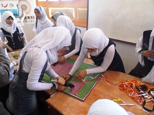 بالصور .. توقف مشروع التواصل المجتمعى مع أهل نويبع لنقص التمويل