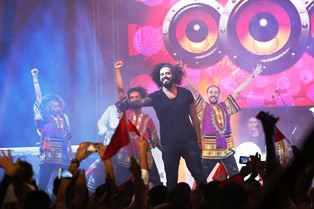 الجريني يشعل حماس الجمهور خلال حفله الغنائي بالبيضاء