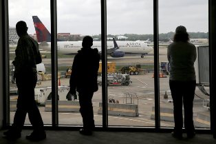 Delta grounds flights after network outage