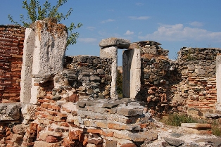 اكتشاف مقبرة يعود تاريخها الى 7 آلاف عام في رومانيا