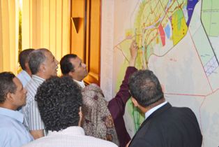 محافظ الاقصر يبحث امكانية تخطيط مجتمعات جديدة زراعية حضارية