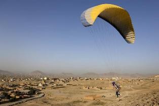 الطيران الشراعي في رأس الخيمة وجهة سياحية استثمارية