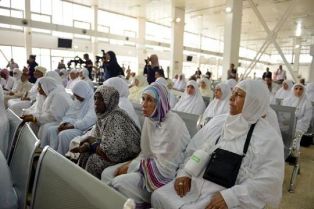 وزير الشؤون الدينية بالجزائر يؤكد على أهمية توفير كافة ظروف الراحة للحجاج