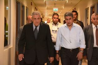 إبراهيم محلب وشريف فتحى يتفقدان أعمال البناء والتشطيبات النهائية لمبنى الركاب رقم 2 بمطار القاهرة الدولى