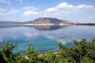 بحيرة (سالدا) التركية تنظر اكتشاف السياح لها