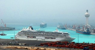 ميناء جدة الإسلامي يستقبل أول باخرة حجاج لهذا الموسم