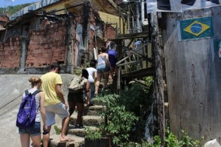 الأحياء العشوائية في ريو البرازيلية تجذب السياح