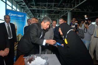 بالصور.. مصرللطيران تنقل أول أفواج الحجاج من مطار القاهرة وسط احتفال كبير