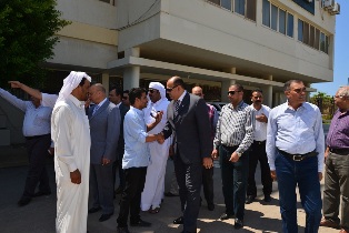 محافظ مطروح يودع حجاج بيت الله الحرام