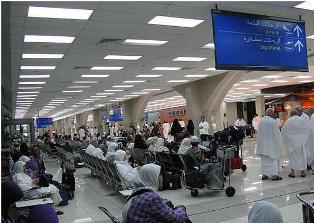 رئيس شؤون الحرمين الشريفين يستقبل الحجاج بمطار الملك عبد العزيز