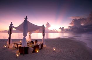 مليار دولار عائدات قطاع السياحة فى السلطنة بحلول عام 2020