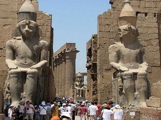 سياحة مصر تؤكد ان السياح الصينيون المصابون فى رحلة البالون بالاقصر بخير وإصاباتهم طفيفة