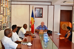 Members of the Seychelles’ Association of Omnibus Operators meet with Minister Alain St.Ange
