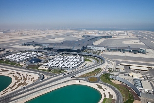 بدء تنفيذ المرحلة الأولى من توسعة وتطوير مطار حمد الدولي