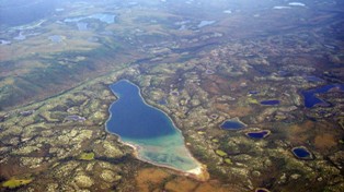 مقتل 5 أشخاص إثر تصادم طائرتين فوق ألاسكا