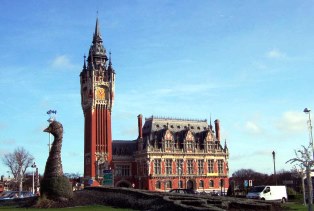 Tourists warned of Calais migrants making hijack-threats