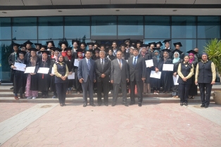 بالصور.. مصرللطيران تكرم أبناء العاملين المتفوقين فى الثانوية العامة