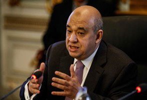 وزير السياحة المصرى يتابع حادث انتحار سائحة ايطالية بقسم شرطة بولاق أبو العلا