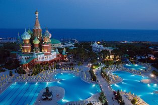 فنادق أنطاليا السياحية تشهد إقبالا كبيرا مع قرب حلول عيد الأضحى