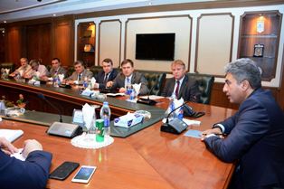 شريف فتحى يستقبل وفد خبراء امن الطيران الروسي لاستعادة حركة الطيران