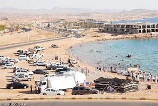 الشواطئ والمواقع السياحية بمنطقة تبوك تشهد اقبالاً كبيراً من المتنزهين